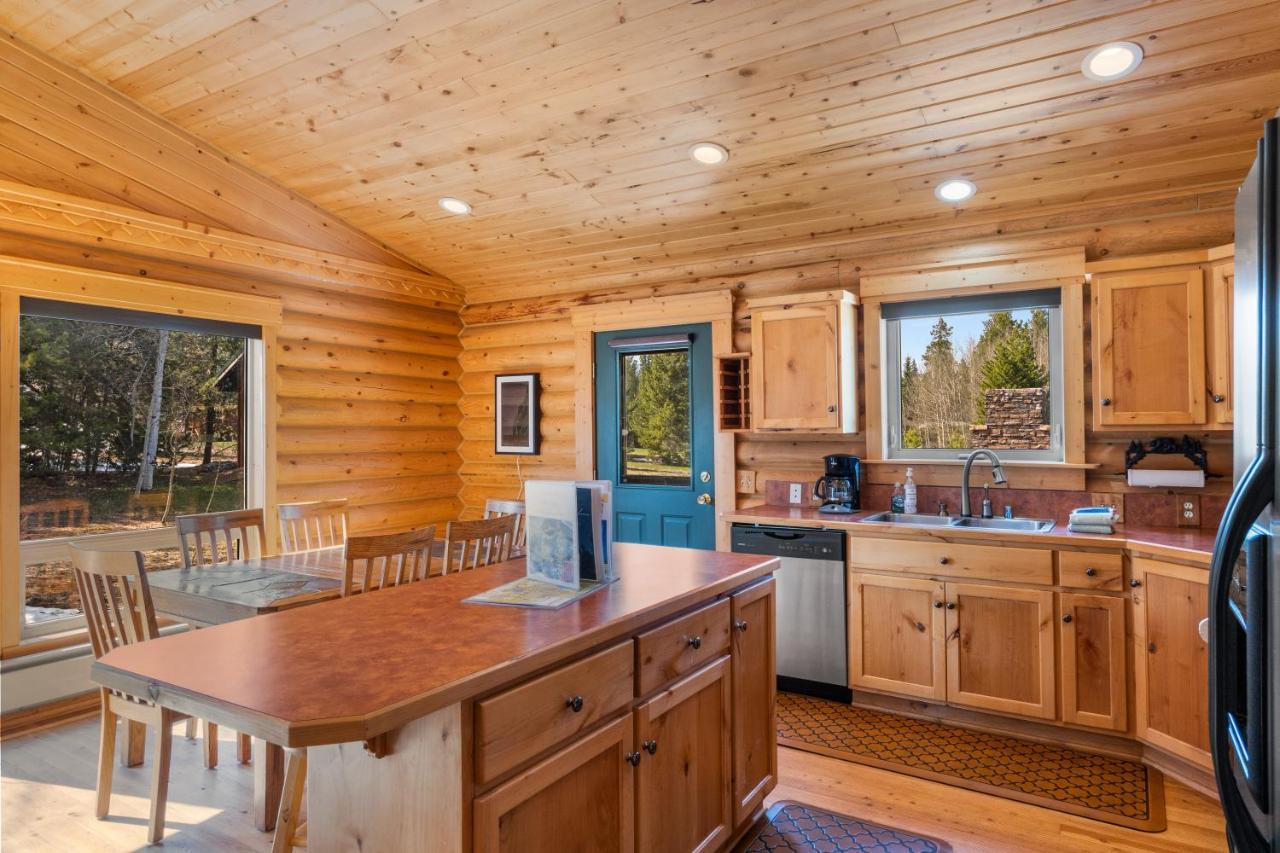 Lazy Fox Cabin West Yellowstone Extérieur photo